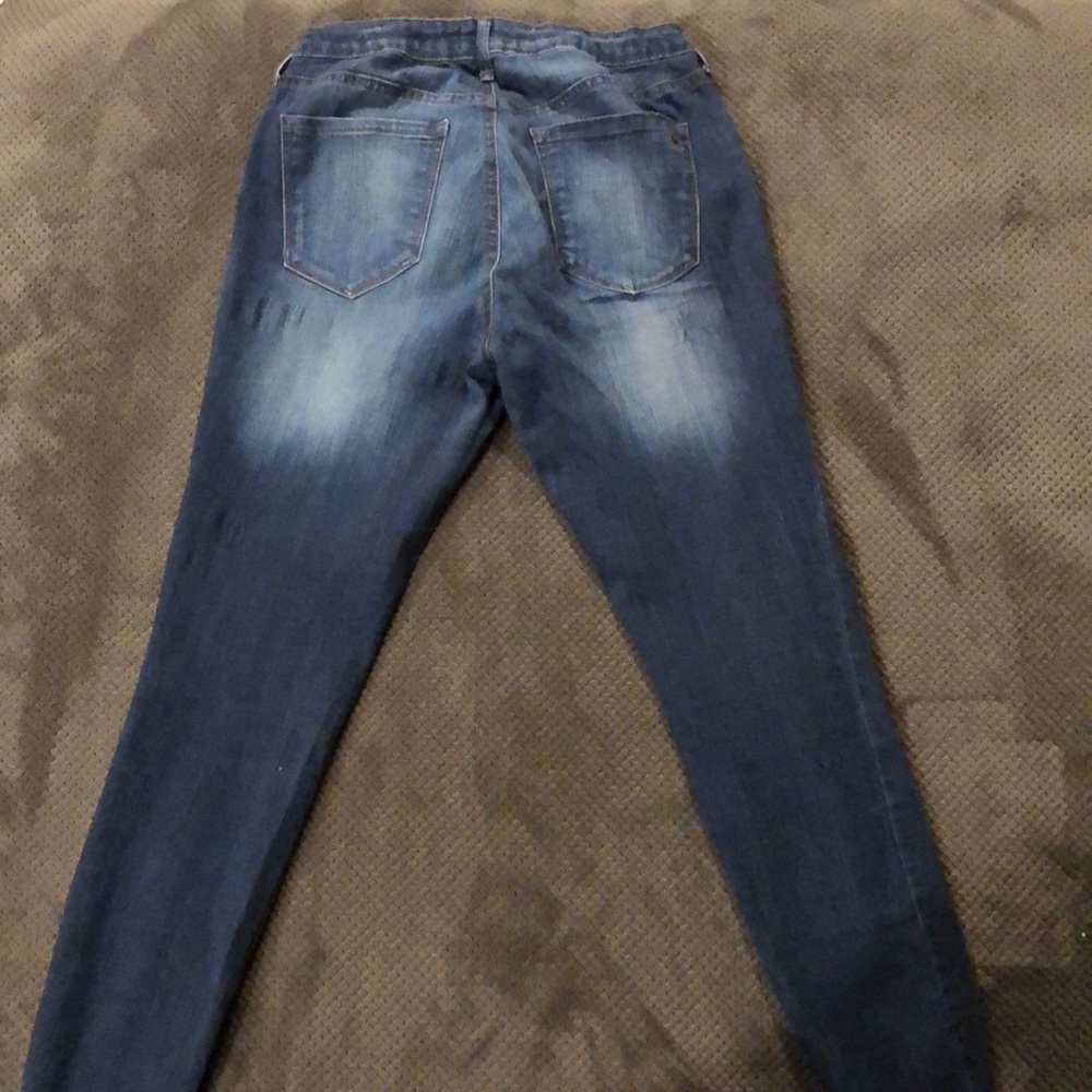 CLOTHES - Picture 5 of 6